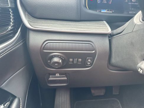 Used 2022 Jeep Wagoneer Series II AWD/4WD image 18