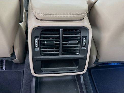 Used 2022 Porsche Taycan image 28