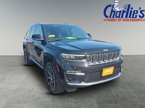 Used 2023 Jeep Grand Cherokee Summit AWD/4WD image 3