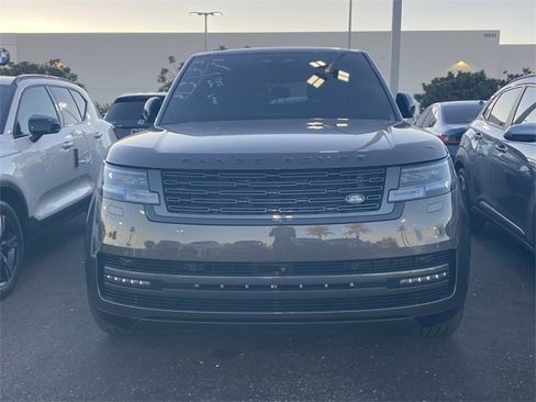 Used 2025 Land Rover Range Rover Long Wheelbase SE image 2