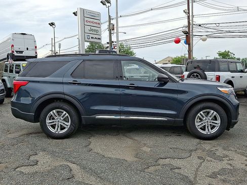 Certified 2023 Ford Explorer XLT w/ Equipment Group 202A AWD/4WD image 9