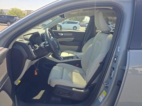Used 2026 Volvo XC40 B5 Plus AWD/4WD image 2