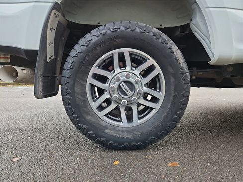 Used 2022 Ford F350 Lariat w/ FX4 Off-Road Package image 13