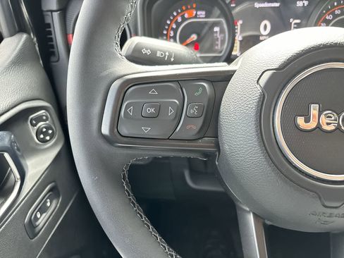 Used 2025 Jeep Wrangler Unlimited Rubicon image 9