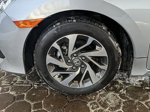 Used 2018 Honda Civic EX image 9