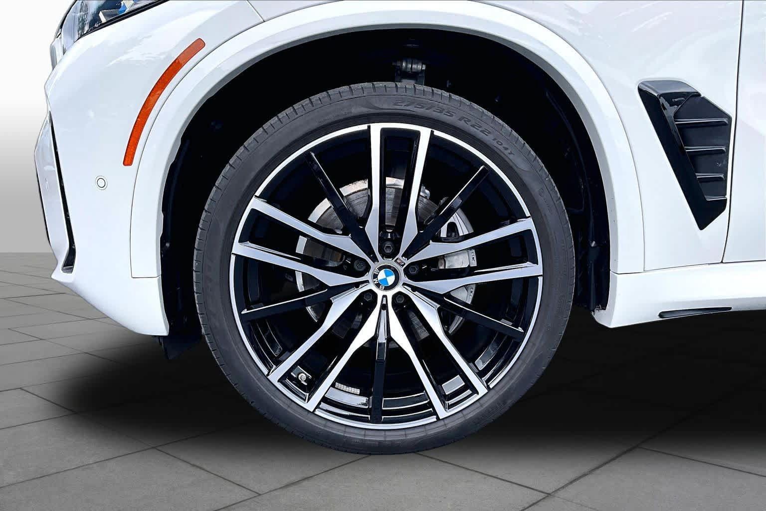 Used 2025 BMW X5 sDrive40i w/ M Sport Package RWD image 11