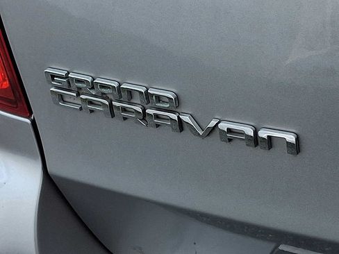Used 2015 Dodge Grand Caravan American Value Package w/ UConnect Hands-Free Group FWD image 5