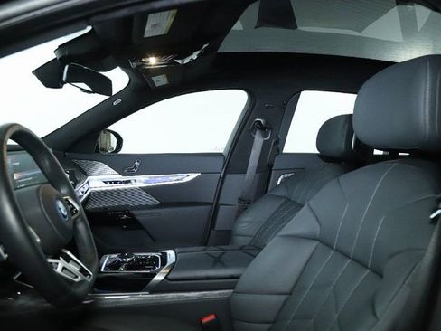 Certified 2025 BMW i7 xDrive60 image 21