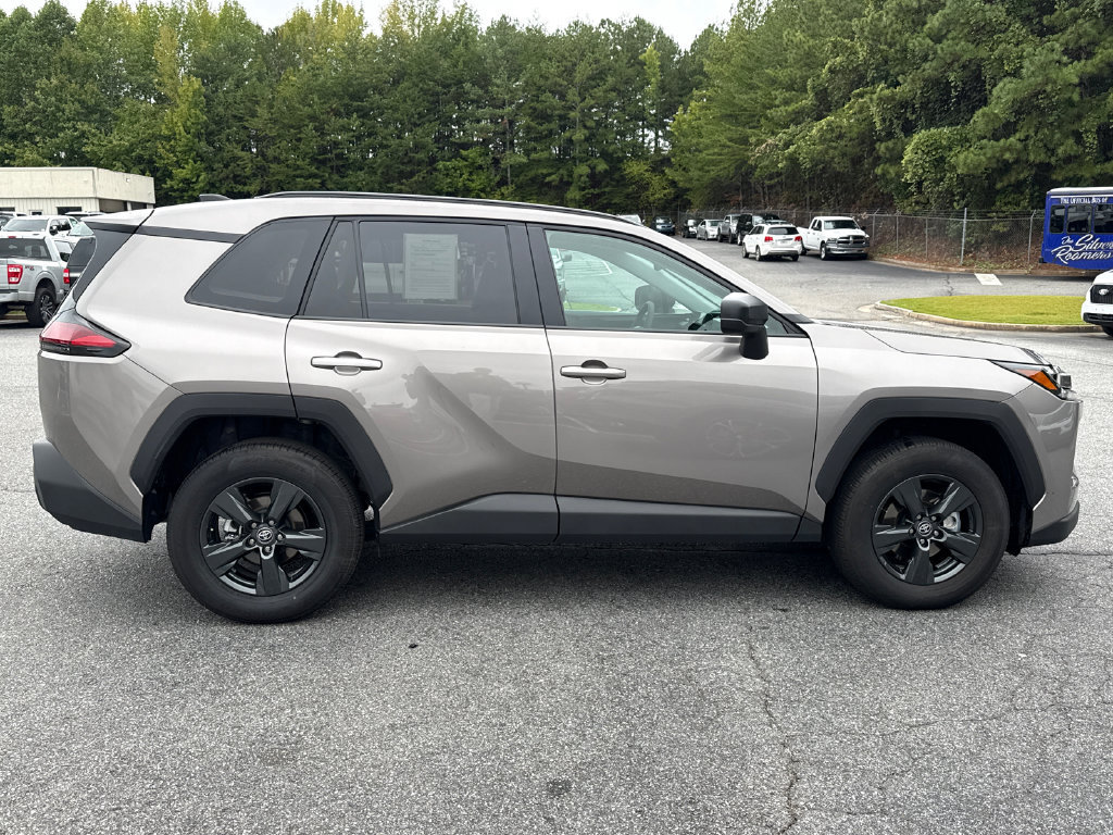 Used 2026 Toyota RAV4 LE AWD/4WD image 8