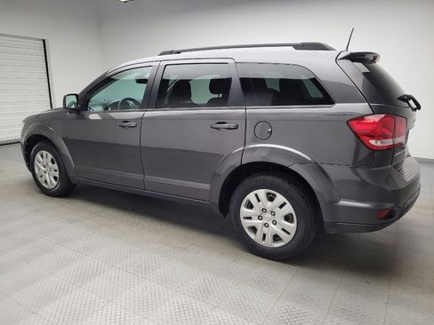 Used 2019 Dodge Journey SE FWD image 3