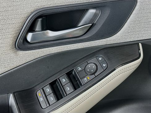 Used 2023 Nissan Rogue SV FWD image 15