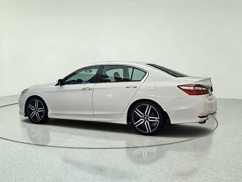 Used 2017 Honda Accord Sport image 4