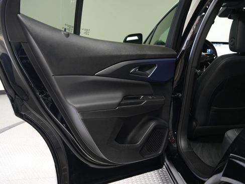 Used 2025 Chevrolet Equinox EV LT w/ Convenience Package image 22