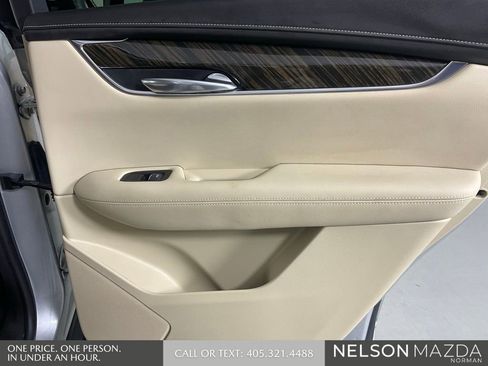 Used 2017 Cadillac XT5 FWD image 23