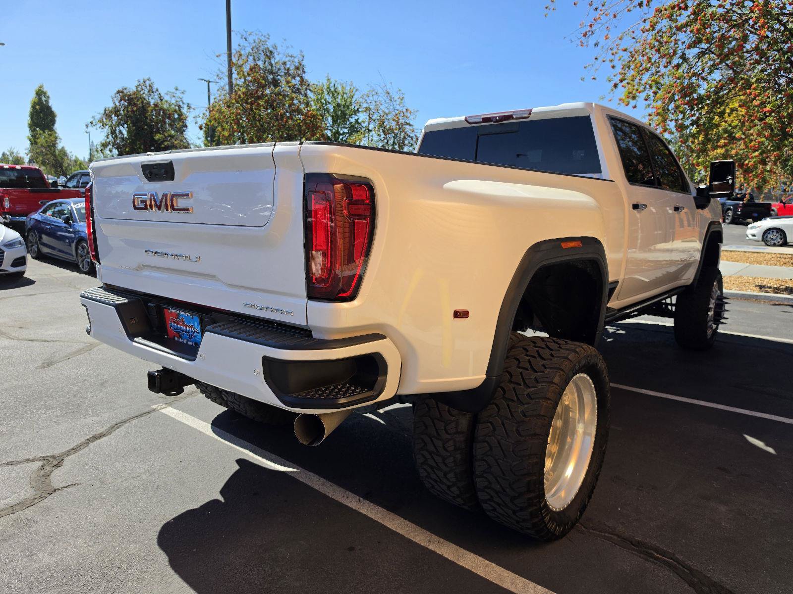 Used 2022 GMC Sierra 3500 Denali w/ Denali Ultimate Package AWD/4WD image 7