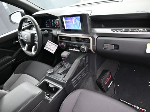 New 2025 Toyota Tacoma TRD Sport image 18
