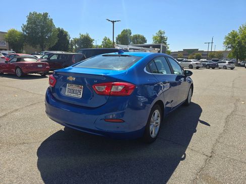 Used 2017 Chevrolet Cruze LT w/ Convenience Package image 6