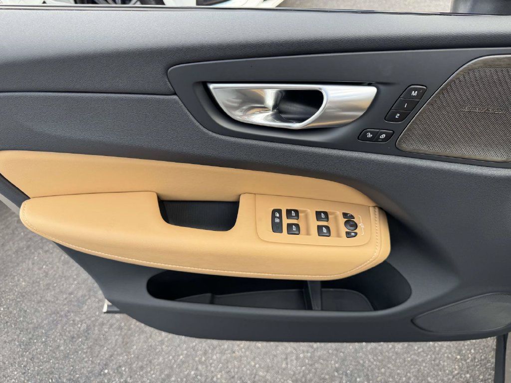Certified 2024 Volvo XC60 B5 Ultimate AWD/4WD image 14