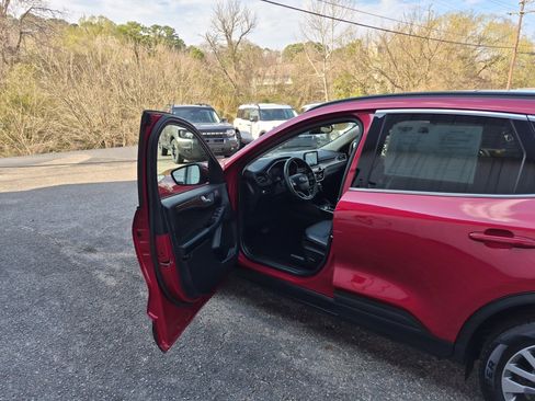 Used 2020 Ford Escape Titanium w/ Titanium Premium Package 2.0 image 9