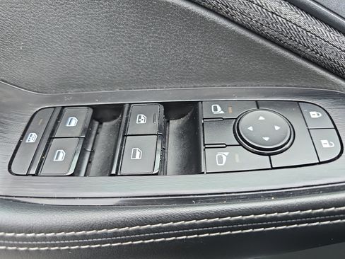 Used 2023 Nissan Rogue SV image 27