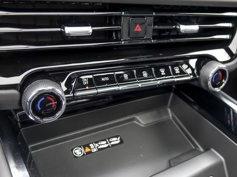 New 2026 Chevrolet Suburban Premier image 32