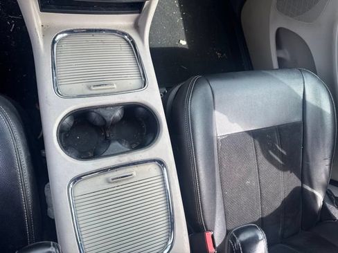 Used 2018 Dodge Grand Caravan SXT FWD image 32