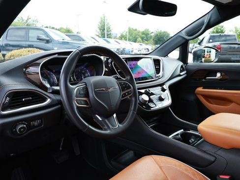 Used 2022 Chrysler Pacifica Pinnacle FWD image 27