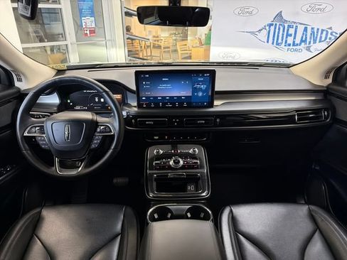 Used 2023 Lincoln Nautilus AWD w/ Premium Package image 15