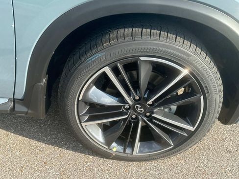 New 2025 INFINITI QX55 Essential image 3