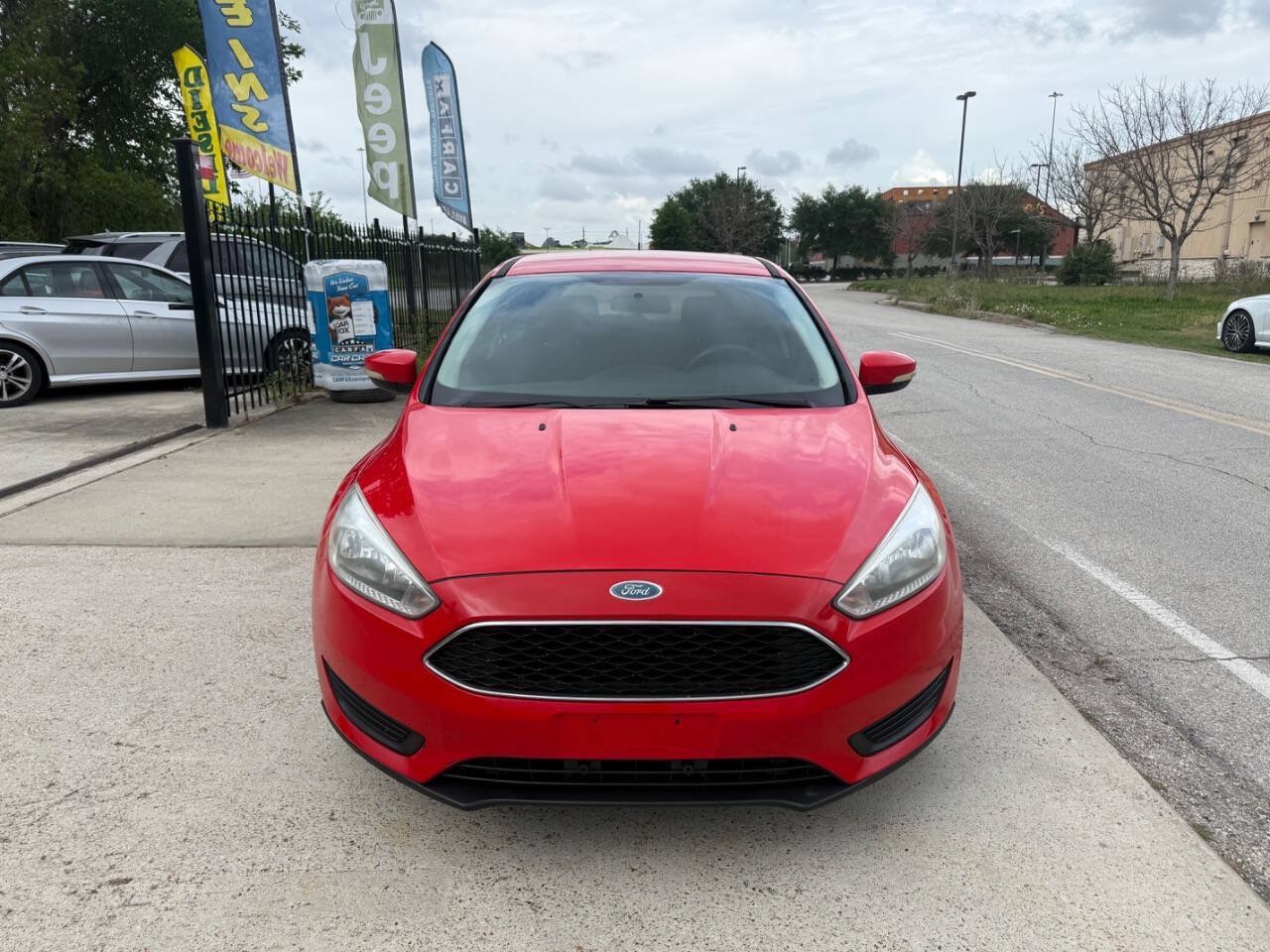Used 2017 Ford Focus SE FWD image 3