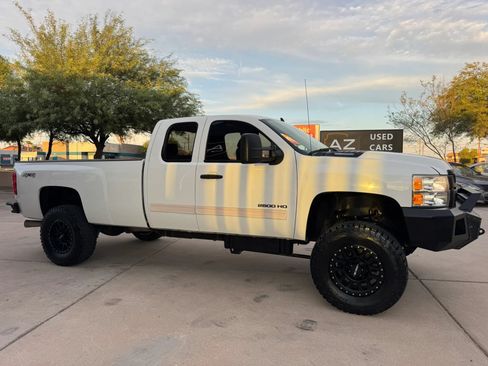 Used 2013 Chevrolet Silverado 2500 LT w/ Interior Plus Package AWD/4WD image 5