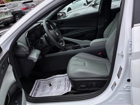 Used 2025 Hyundai Elantra Limited FWD image 24