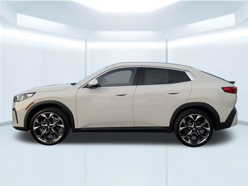 New 2026 BMW X2 xDrive28i AWD/4WD image 2