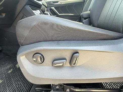 Used 2023 Volkswagen Tiguan SE w/ Panoramic Sunroof Package AWD/4WD image 20
