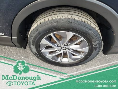 Used 2018 Toyota RAV4 XLE w/ Convenience Package image 23