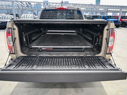 Used 2022 GMC Canyon AT4 image 9