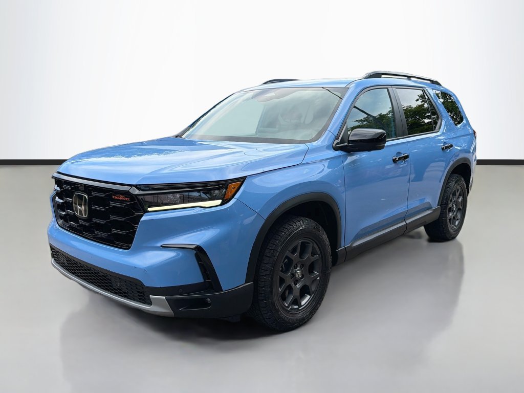 Used 2025 Honda Pilot TrailSport image 3
