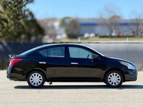 Used 2019 Nissan Versa SV image 7