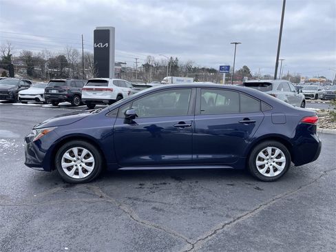 Used 2021 Toyota Corolla LE image 3