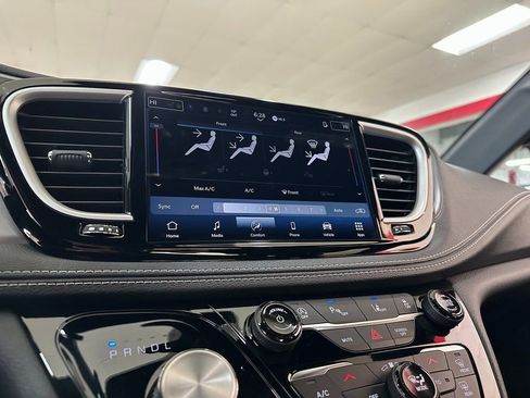 New 2026 Chrysler Pacifica Select w/ S Appearance Package FWD image 23