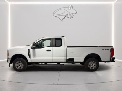 Certified 2026 Ford F250 XL w/ XL Chrome Package AWD/4WD image 2