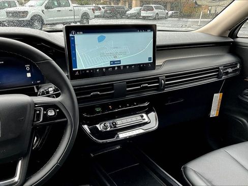 New 2026 Lincoln Corsair Premiere image 7