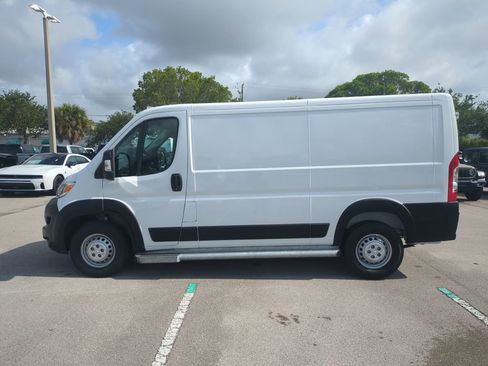 Used 2025 RAM ProMaster 2500 w/ U-Haul Equipment Group FWD image 9