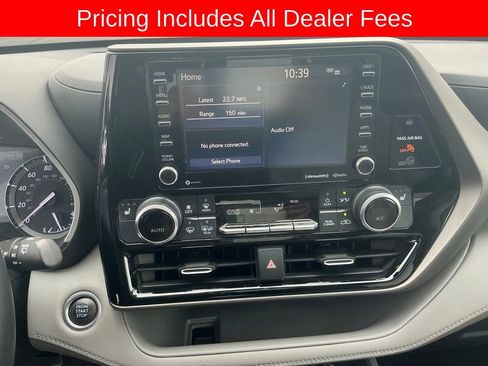 Used 2020 Toyota Highlander XLE FWD image 16