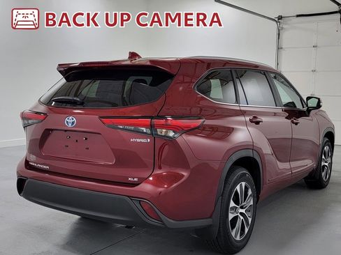 Used 2023 Toyota Highlander XLE AWD/4WD image 9