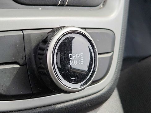 Used 2023 Hyundai Venue SEL w/ Cargo Package image 24