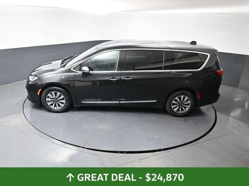 Used 2023 Chrysler Pacifica Limited FWD image 49
