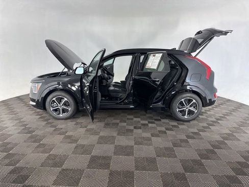 Certified 2025 Kia Niro SX image 11