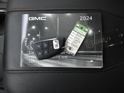 Used 2024 GMC Sierra 1500 AT4 w/ Technology Package AWD/4WD image 20