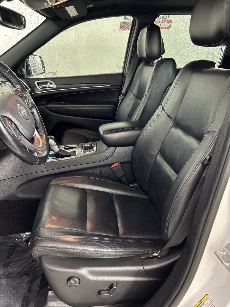 Used 2020 Jeep Grand Cherokee Limited AWD/4WD image 12